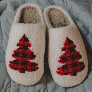 🎄Buffalo Plaid Christmas Tree Sherpa Slippers